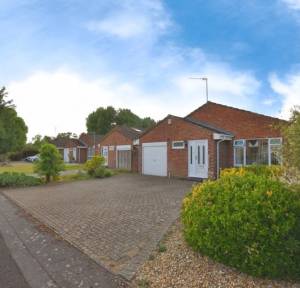 4 Bedroom Bungalow for sale in Saddlers Mead, Salisbury