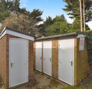 1 Bedroom Apartment / Studio for sale in Victoria Road, Salisbury