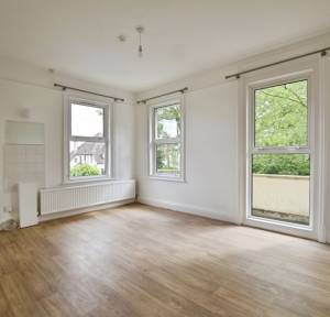 3 Bedroom Flat for sale in 49 Roman Road, Salisbury