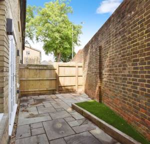 2 Bedroom House for sale in Barker Close, Salisbury