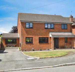 4 Bedroom House for sale in Chestnut Close, Salisbury
