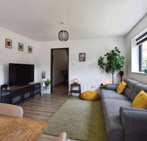 4 Bedroom House for sale in Chestnut Close, Salisbury