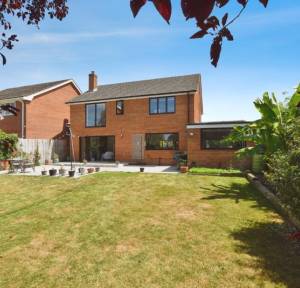 4 Bedroom House for sale in Chestnut Close, Salisbury