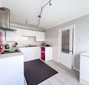 2 Bedroom Flat for sale in Glenmore Road, Salisbury