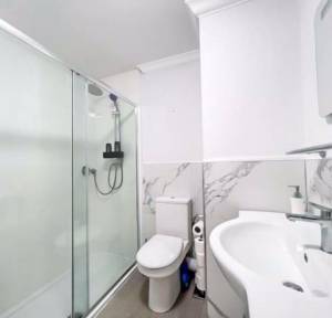 2 Bedroom Flat for sale in Glenmore Road, Salisbury