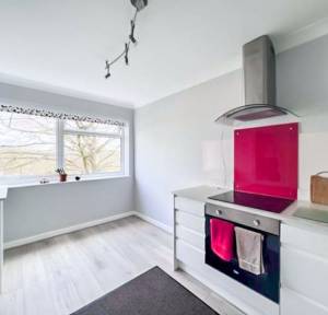 2 Bedroom Flat for sale in Glenmore Road, Salisbury
