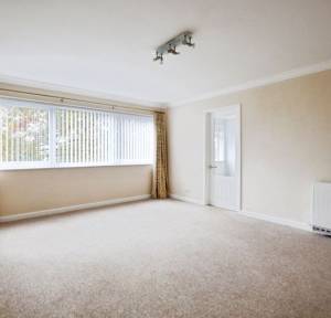 2 Bedroom Flat for sale in Glenmore Road, Salisbury