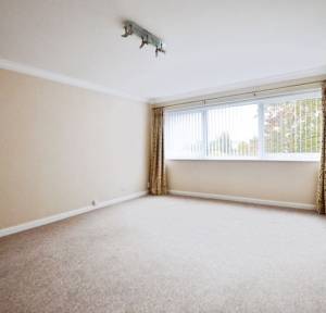 2 Bedroom Flat for sale in Glenmore Road, Salisbury