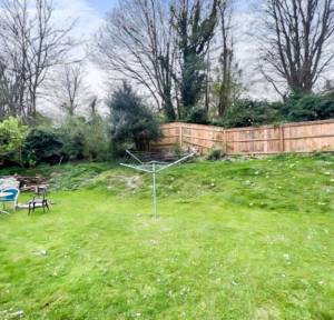 2 Bedroom Flat for sale in Glenmore Road, Salisbury