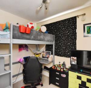 2 Bedroom Flat for sale in Ramleaze Drive, Salisbury