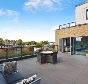 2 Bedroom Flat for sale in Fountain Way, Salisbury