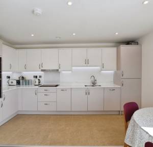 2 Bedroom Flat for sale in Fountain Way, Salisbury