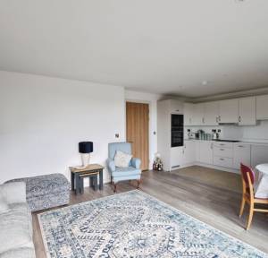 2 Bedroom Flat for sale in Fountain Way, Salisbury