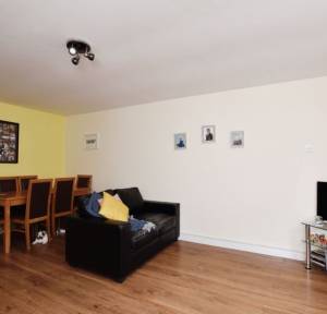2 Bedroom Flat for sale in Highbury Close, Salisbury