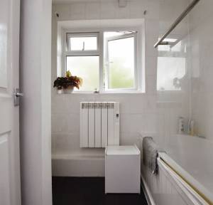 2 Bedroom Flat for sale in Highbury Close, Salisbury