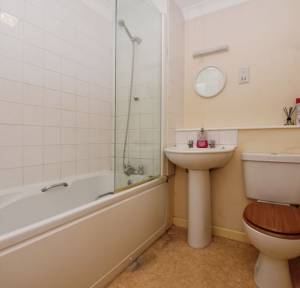 1 Bedroom Flat for sale in Stonehenge Walk, Salisbury
