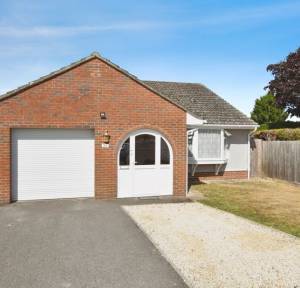 2 Bedroom Bungalow for sale in Little Woodfalls Drive, Salisbury