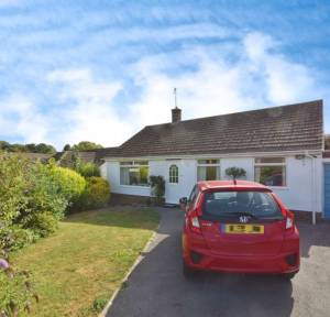 3 Bedroom Bungalow for sale in Hillside Drive, Salisbury