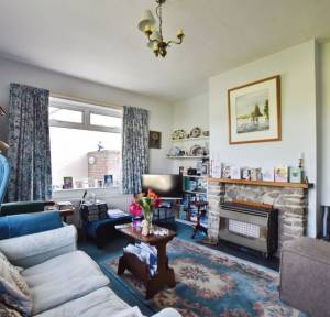 3 Bedroom Bungalow for sale in Hillside Drive, Salisbury