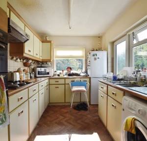 3 Bedroom Bungalow for sale in Hillside Drive, Salisbury