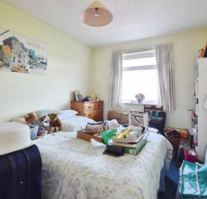3 Bedroom Bungalow for sale in Hillside Drive, Salisbury