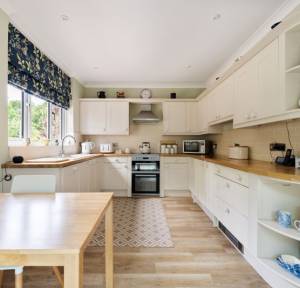 5 Bedroom House for sale in Forest Road, Fordingbridge