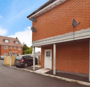 2 Bedroom Flat for sale in Sloane Court, Salisbury