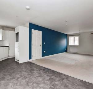 2 Bedroom Flat for sale in Sloane Court, Salisbury