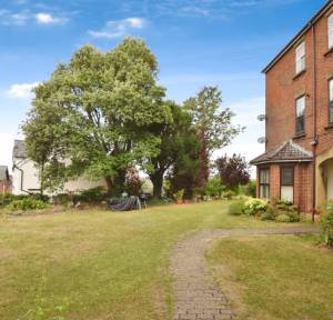 2 Bedroom Flat for sale in Methuen Drive, Salisbury