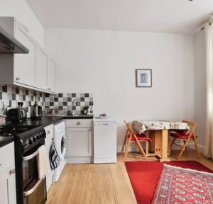 2 Bedroom Flat for sale in Methuen Drive, Salisbury