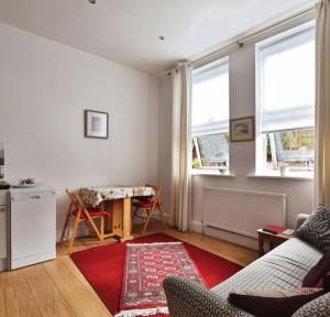 2 Bedroom Flat for sale in Methuen Drive, Salisbury