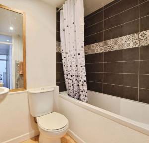 2 Bedroom Flat for sale in Methuen Drive, Salisbury