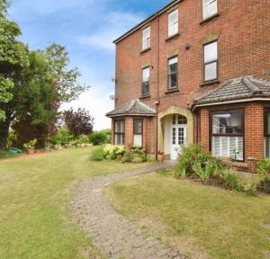 2 Bedroom Flat for sale in Methuen Drive, Salisbury