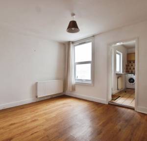 2 Bedroom House for sale in College Street, Salisbury