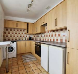 2 Bedroom House for sale in College Street, Salisbury