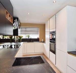 4 Bedroom House for sale in Devizes Road, Salisbury