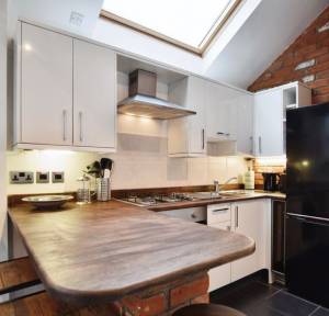 2 Bedroom Bungalow for sale in Gas Lane, Salisbury