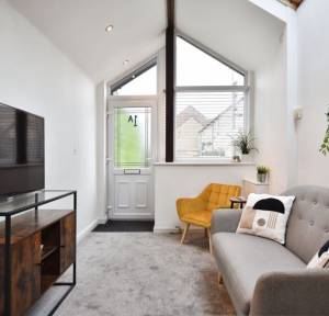 2 Bedroom Bungalow for sale in Gas Lane, Salisbury