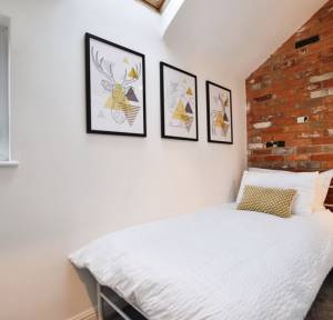 2 Bedroom Bungalow for sale in Gas Lane, Salisbury