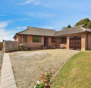 3 Bedroom Bungalow for sale in The Street, Salisbury