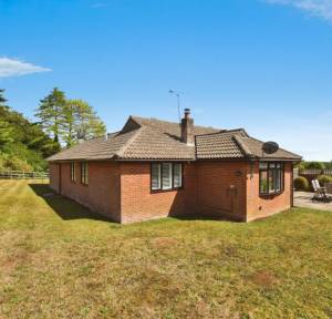 3 Bedroom Bungalow for sale in The Street, Salisbury