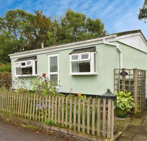 2 Bedroom Bungalow for sale in Heath Farm Park, Salisbury