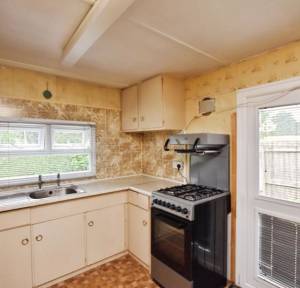2 Bedroom Bungalow for sale in Heath Farm Park, Salisbury