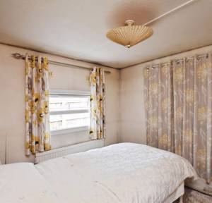 2 Bedroom Bungalow for sale in Heath Farm Park, Salisbury