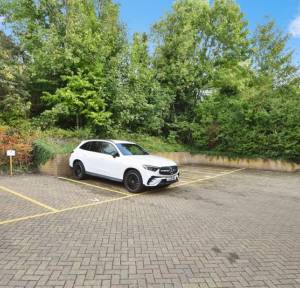 2 Bedroom Flat for sale in Avon Place, Salisbury