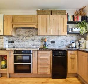 2 Bedroom House for sale in Hampton Court, Salisbury