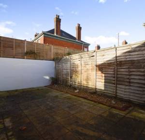 1 Bedroom Flat for sale in Meadow Road, Salisbury