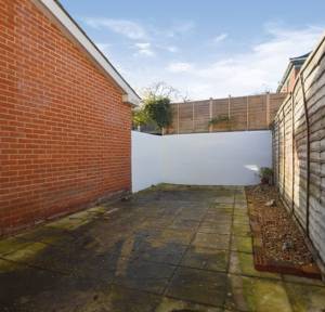 1 Bedroom Flat for sale in Meadow Road, Salisbury