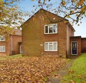 2 Bedroom Flat for sale in Neville Close, Salisbury