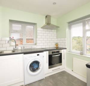 2 Bedroom Flat for sale in Neville Close, Salisbury